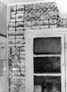 Ściana białej kuchni, rok 1978